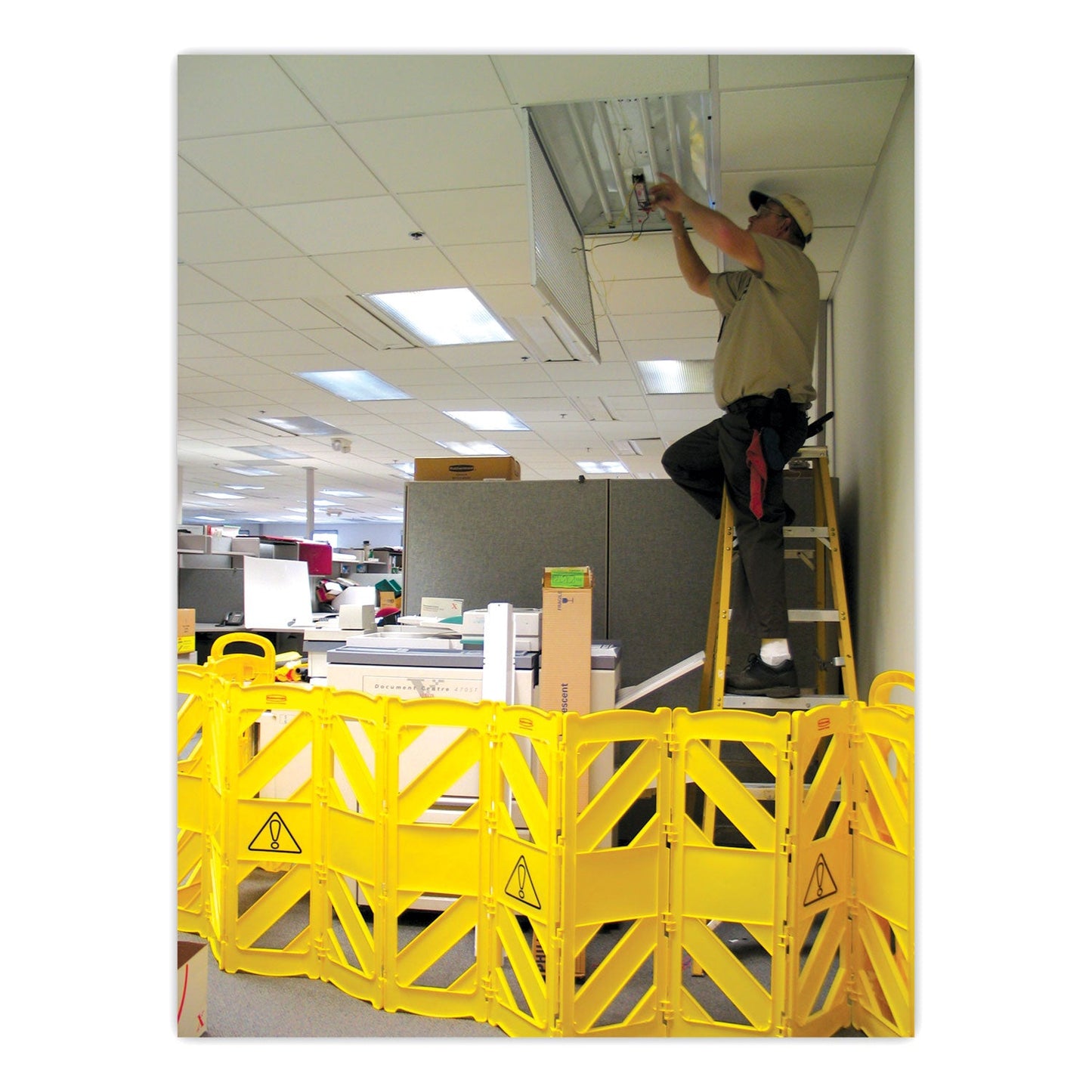 Rubbermaid Portable Mobile Safety Barrier, Plastic, 13 ft x 40", Yellow