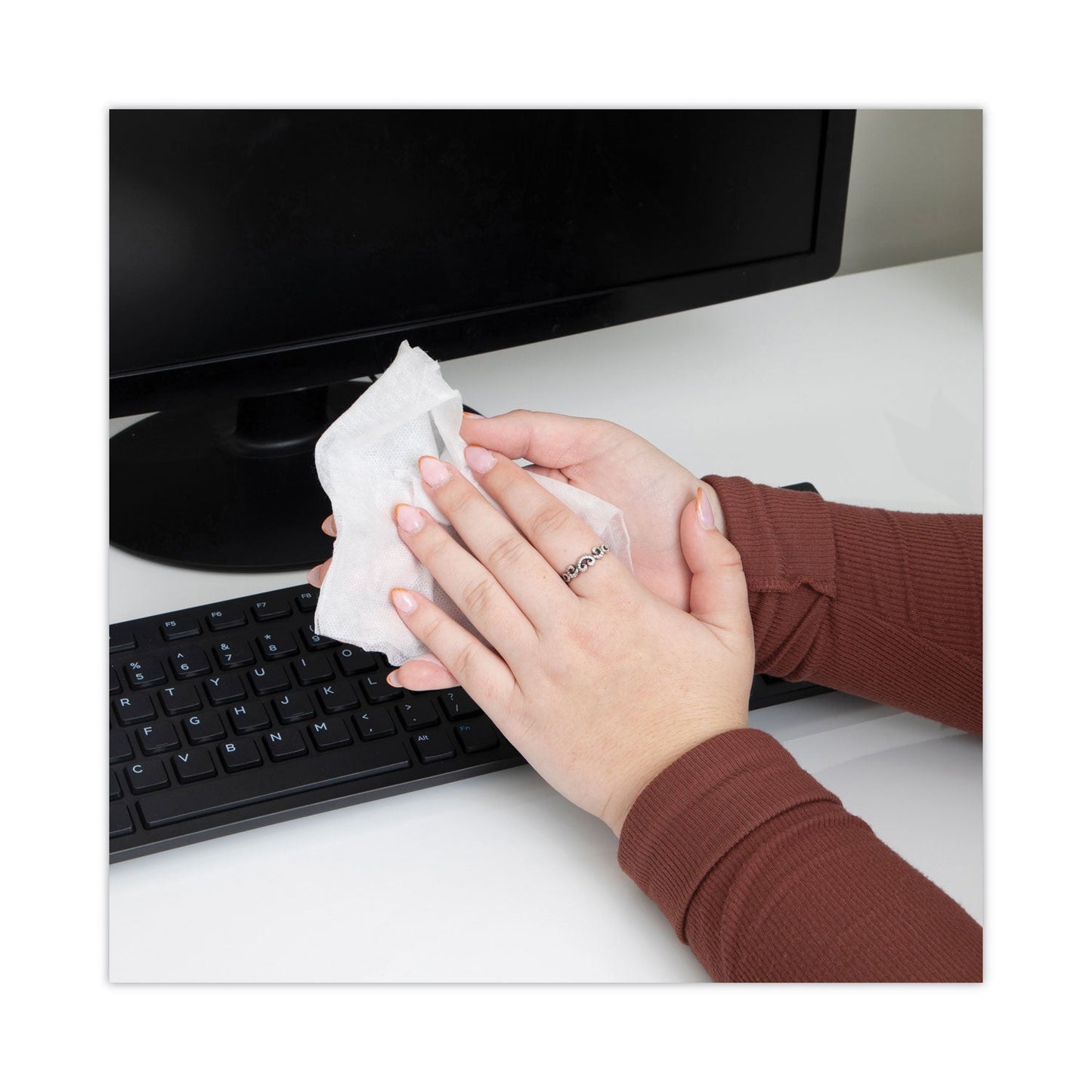 Read Right HandKleen Premoistened Antibacterial Wipes, Cloth, 5.5 x 6.5, 70/Tub