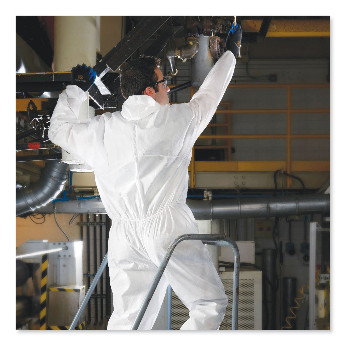 KleenGuard A20 Elastic Back, Cuff and Ankles Hooded Coveralls, 4X-Large, White, 20/Carton