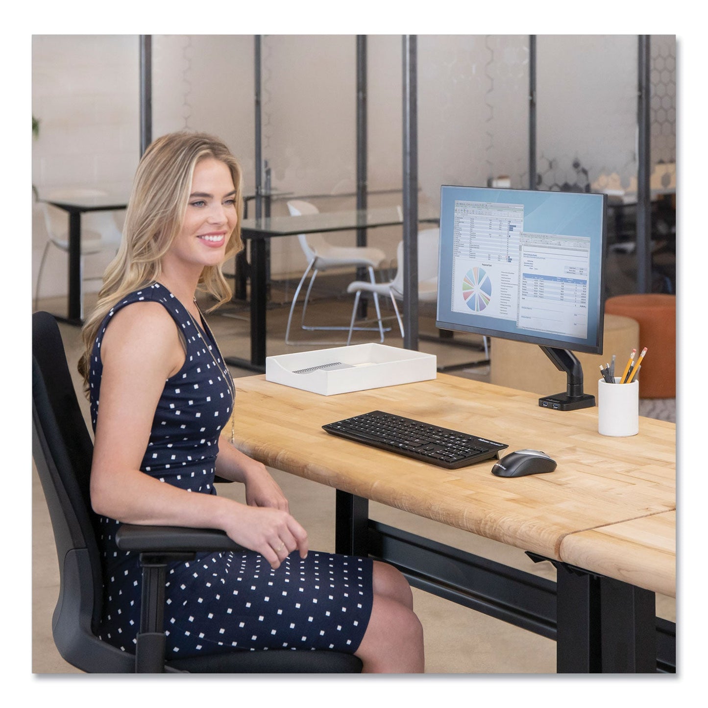 Fellowes Platinum Series Single Monitor Arm, For 30" Monitors, 360 deg Rotation, 180 deg Tilt, 360 deg Pan, Black, Supports 20 lb