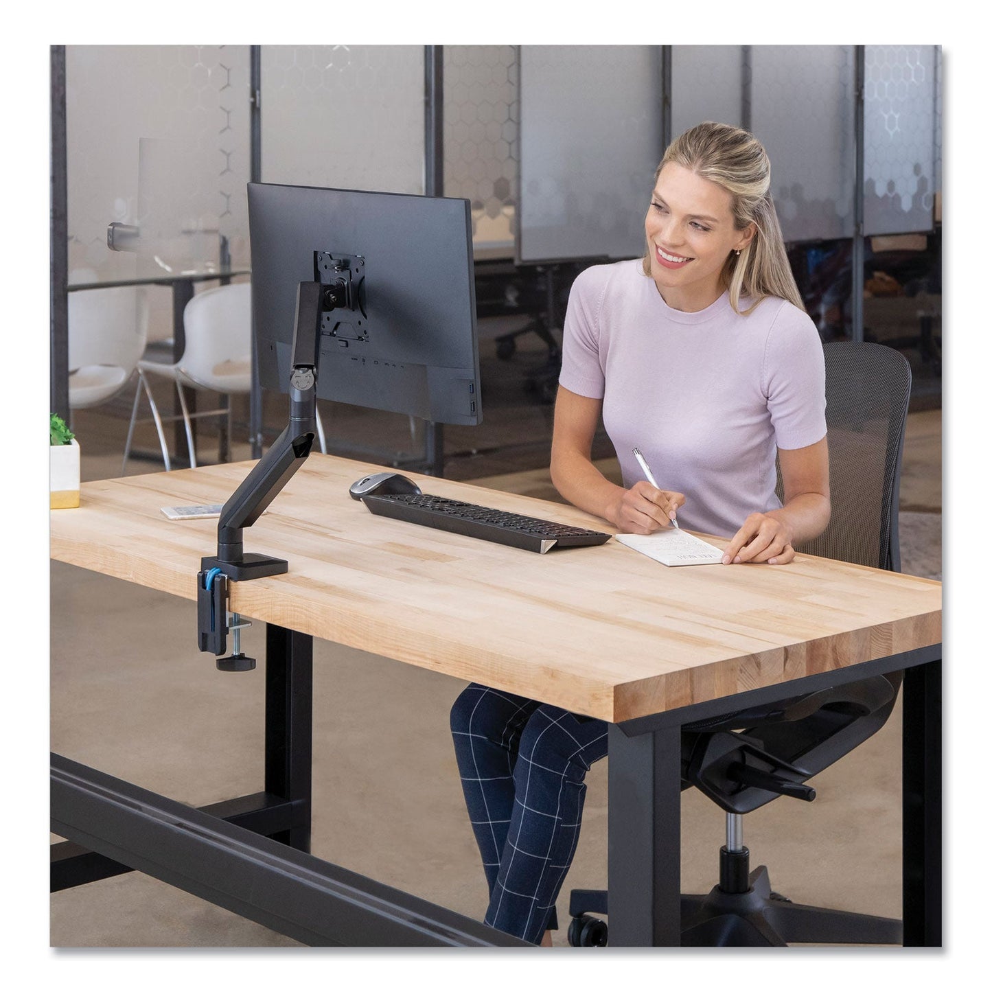Fellowes Platinum Series Single Monitor Arm, For 30" Monitors, 360 deg Rotation, 180 deg Tilt, 360 deg Pan, Black, Supports 20 lb