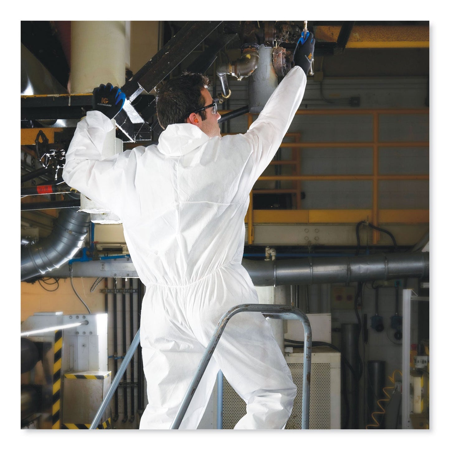 KleenGuard A20 Breathable Particle Protection Coveralls, Elastic Back, Hood and Boots, Large, White, 24/Carton