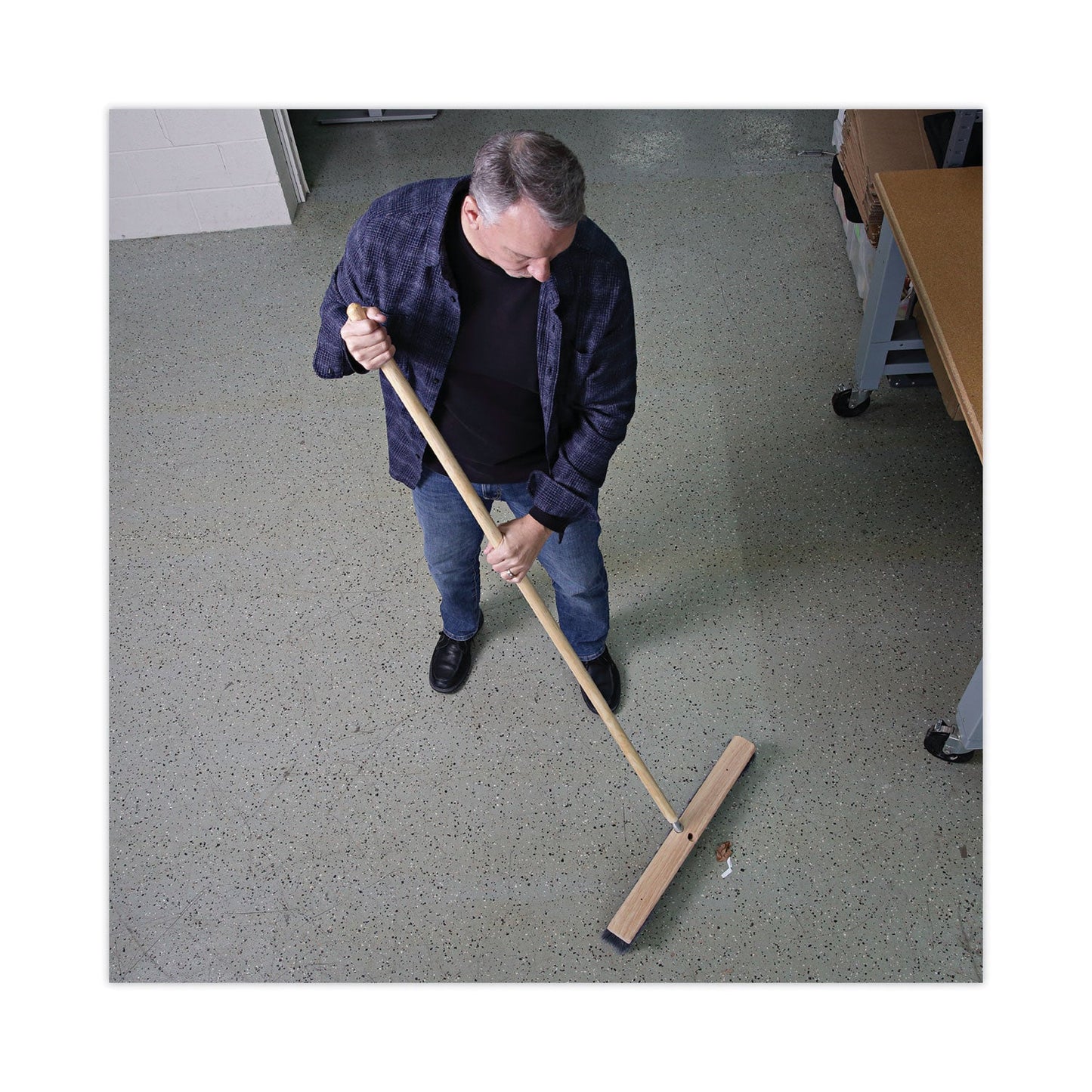 Boardwalk Metal Tip Threaded Hardwood Broom Handle, 1.13" dia x 60", Natural