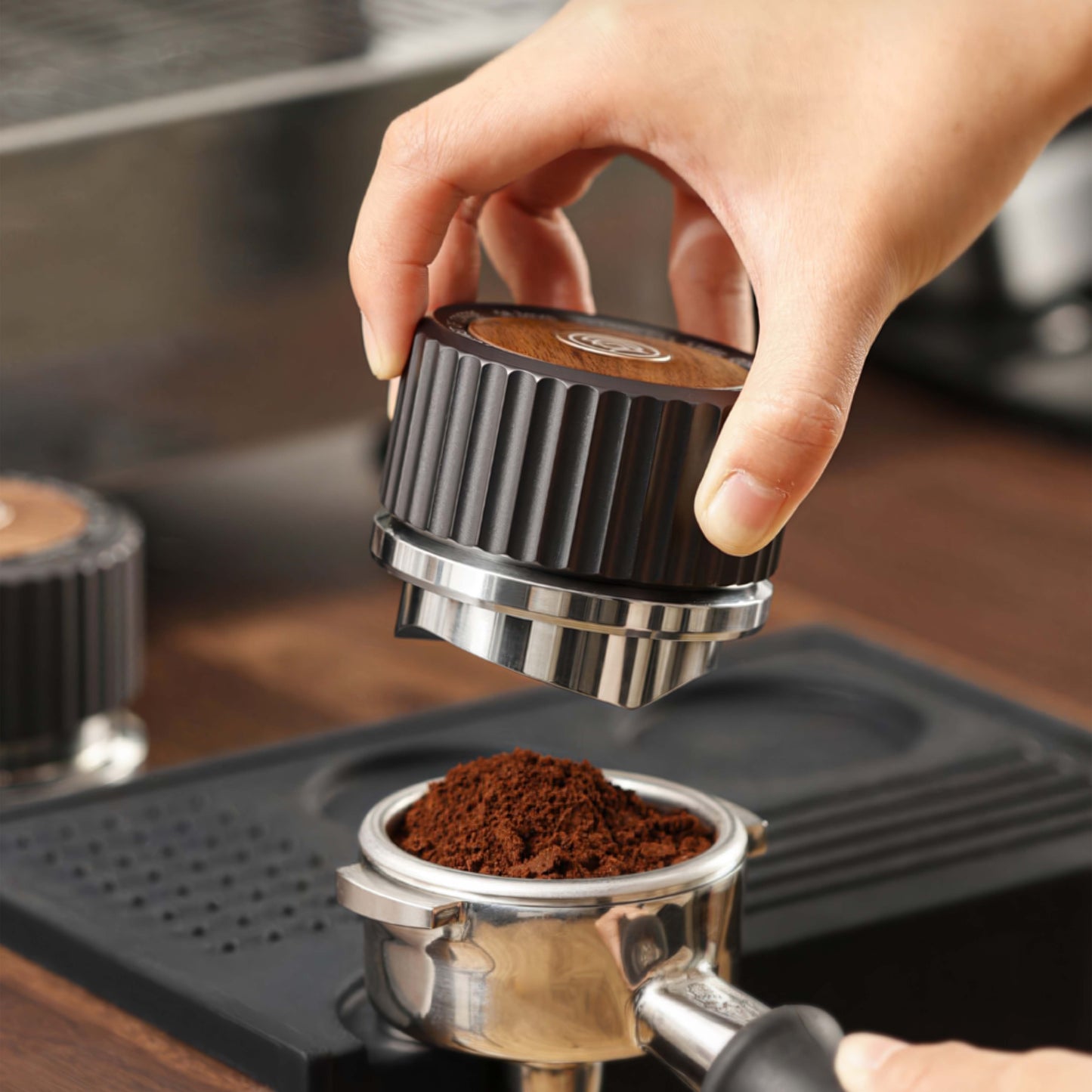 Thunder Gravity Coffee Distributor
